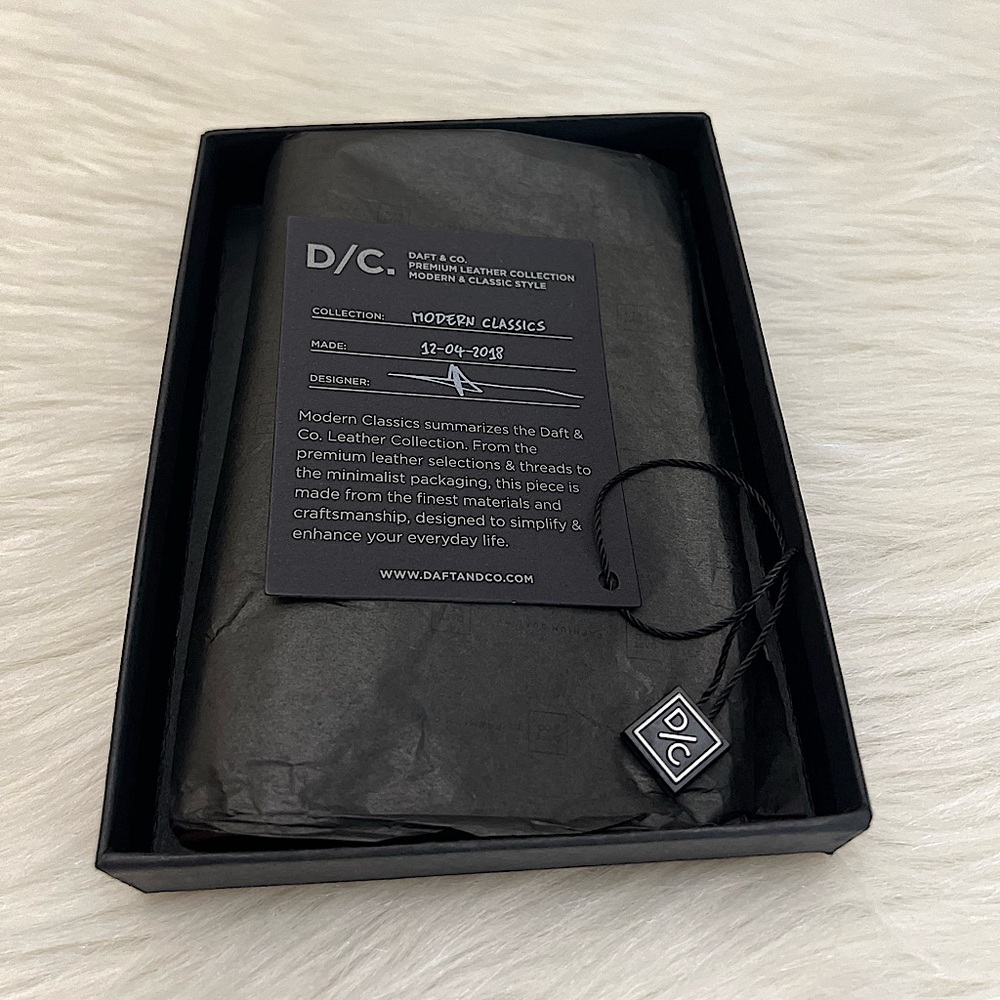 DAFT & CO - BROWN LEATHER COMPACT BIFOLD WALLET WITH PEN - Picture 10 of 10